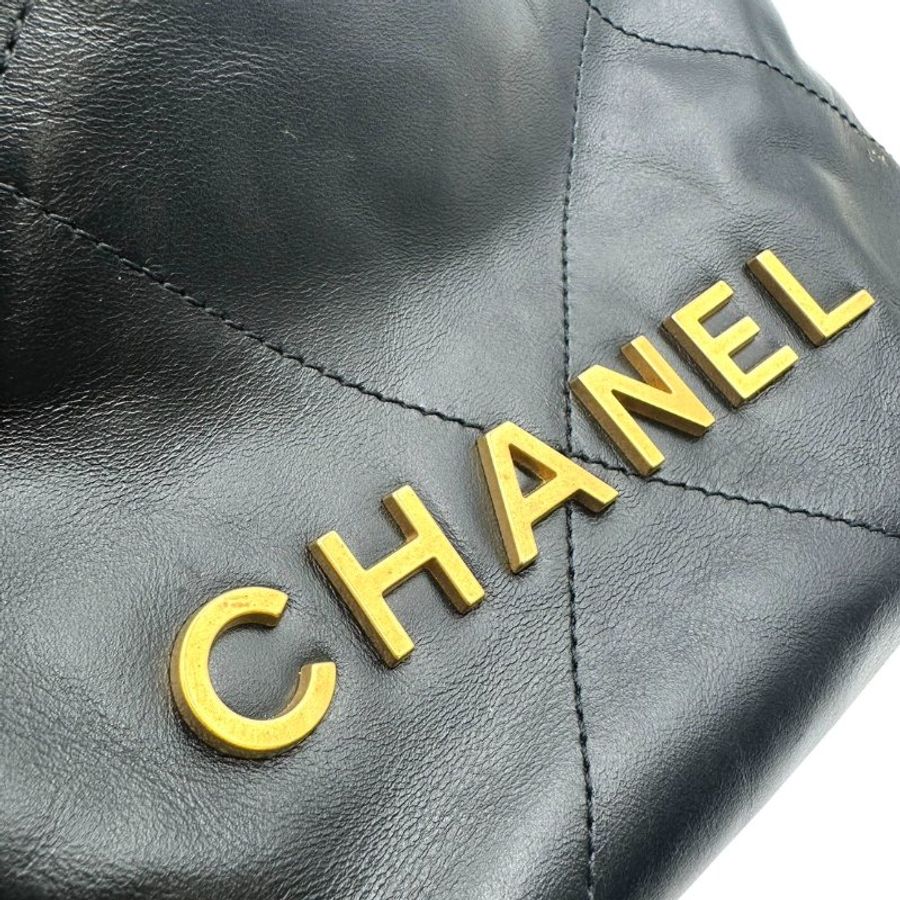 【美收精品】CHANEL 22 Mini Handbag 黑色亮面小牛皮金釦手提包 C-820【隔月月中將轉賣至日本 上架期限30天】-12