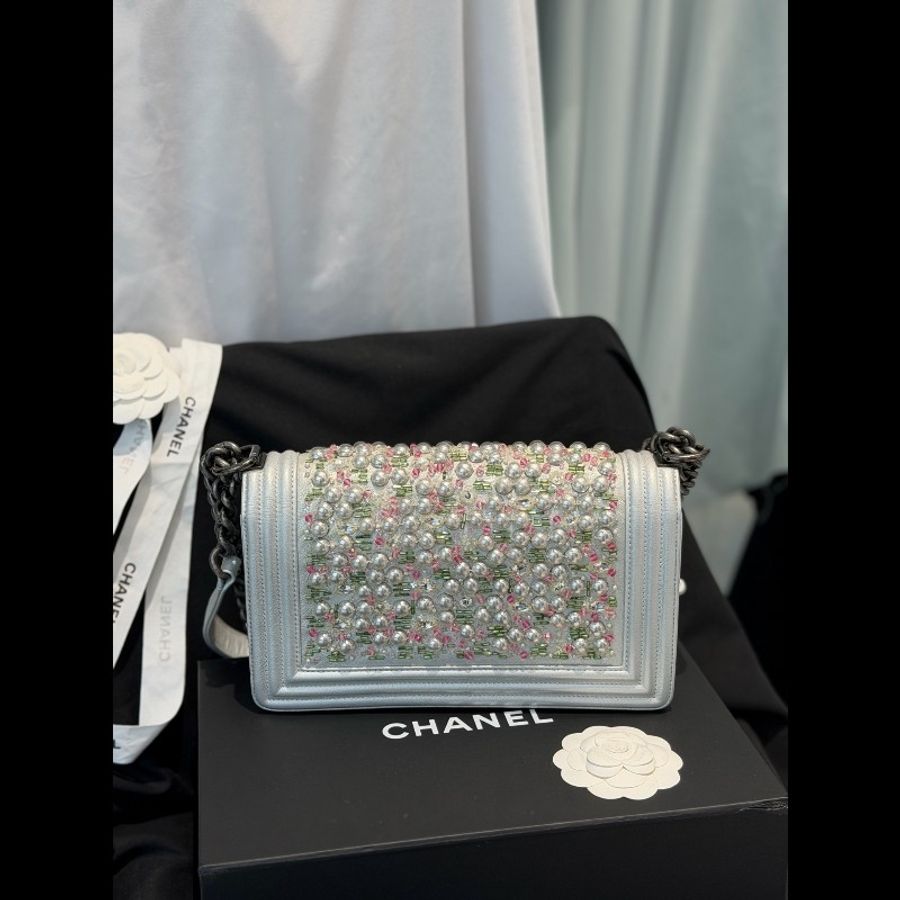 Chanel leboy中號 銀色珍珠刺繡牛皮鏈條包-1