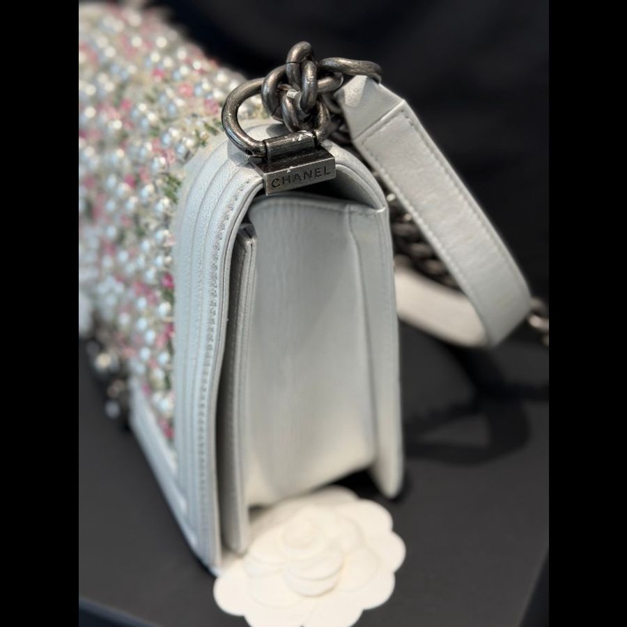Chanel leboy中號 銀色珍珠刺繡牛皮鏈條包-3