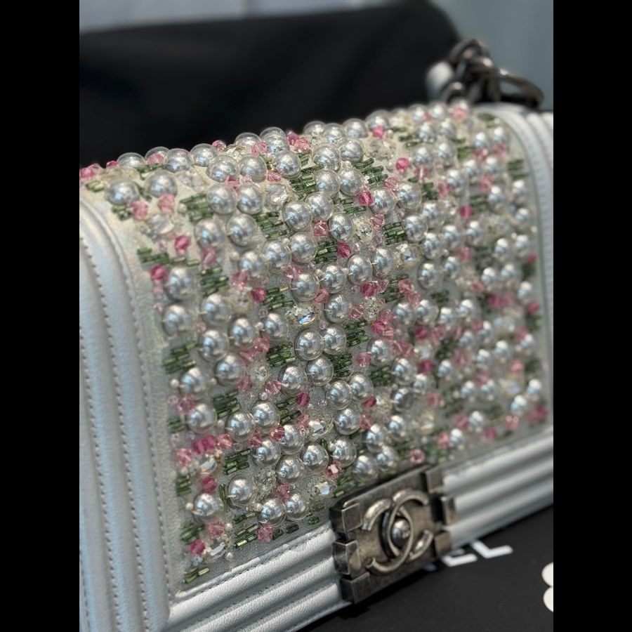 Chanel leboy中號 銀色珍珠刺繡牛皮鏈條包-5