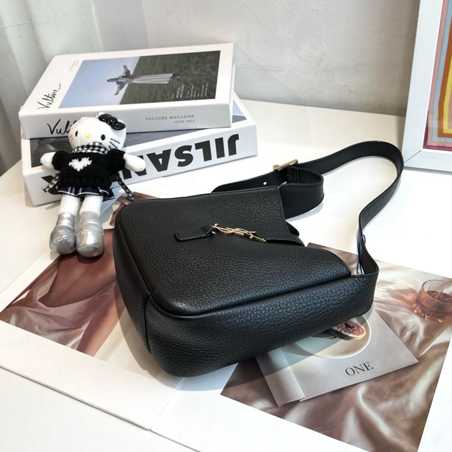 YSL 聖羅蘭 黑色mini hobo水桶 24s 底長16-3