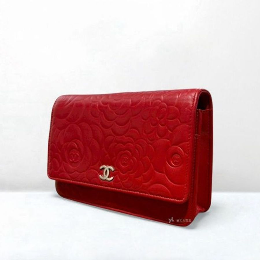 A12892-CHANEL 紅色山茶花壓紋羊皮銀釦woc鏈包A47421-1