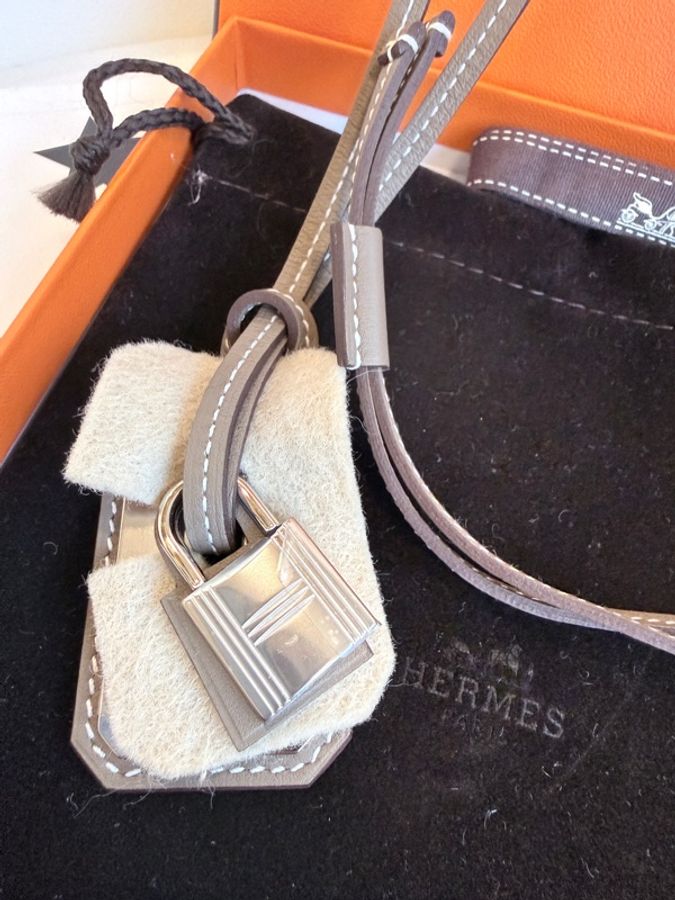 全新✨Hermes✨ O'KELLY PENDANT 鎖頭項鍊掛飾-1