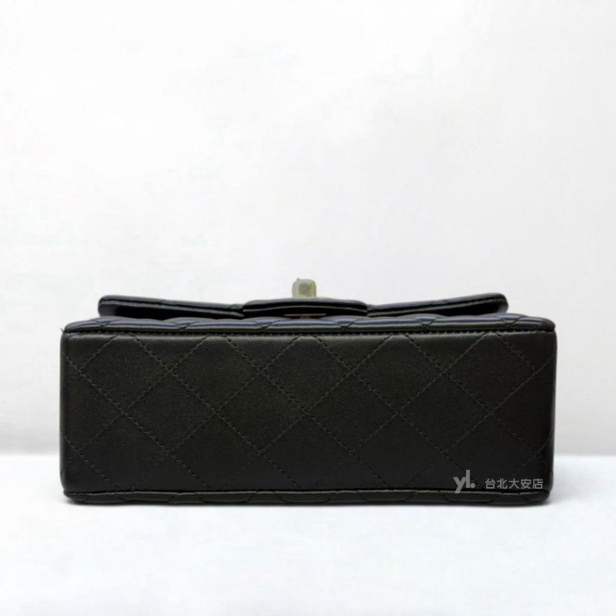 A13434-CHANEL 黑羊皮菱格紋銀釦Coco20口蓋包A69900-4