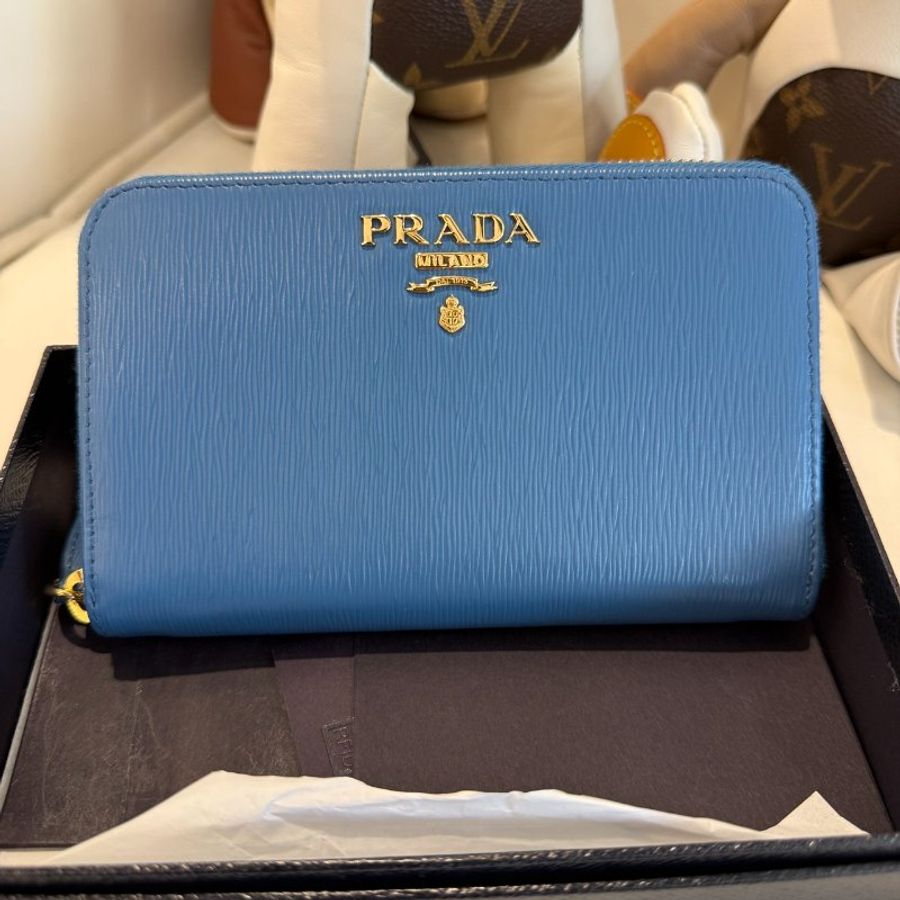 PRADA 金字LOGO拉鏈中夾 藍色-0