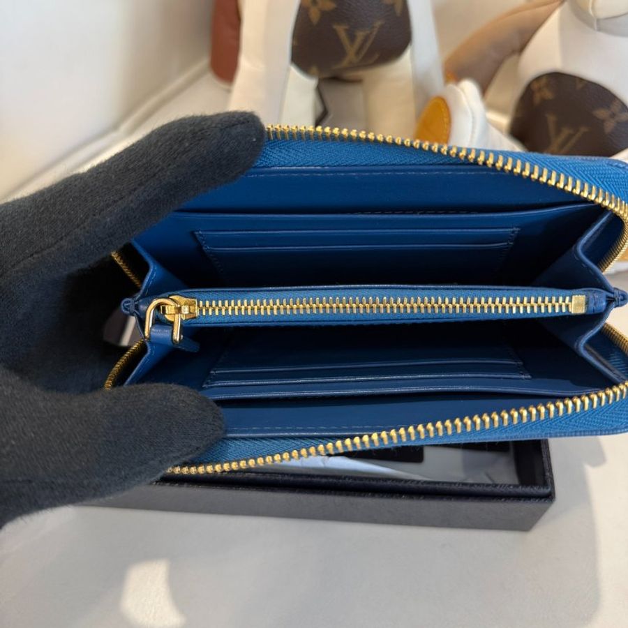 PRADA 金字LOGO拉鏈中夾 藍色-5