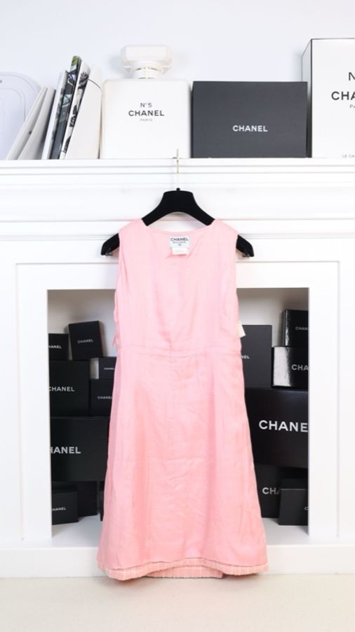 Chanel 97年樱花粉格纹亚克力双排扣无袖连衣裙-4
