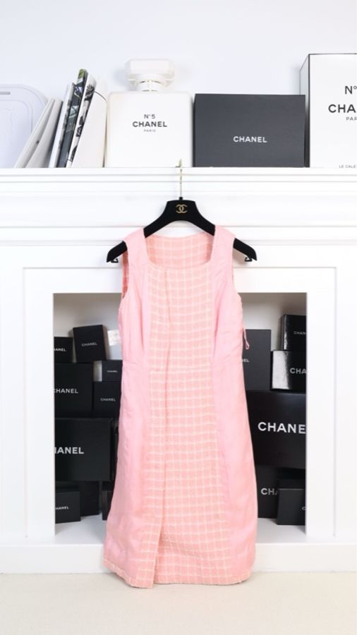 Chanel 97年樱花粉格纹亚克力双排扣无袖连衣裙-5