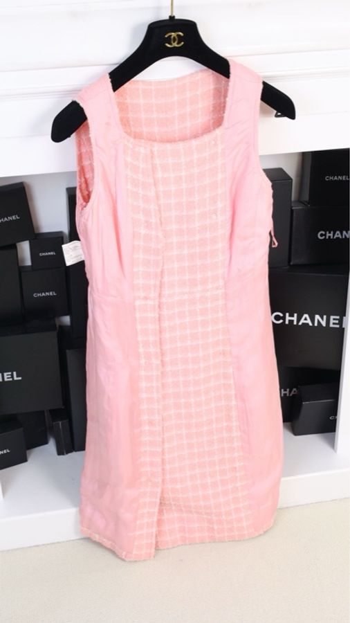 Chanel 97年樱花粉格纹亚克力双排扣无袖连衣裙-7