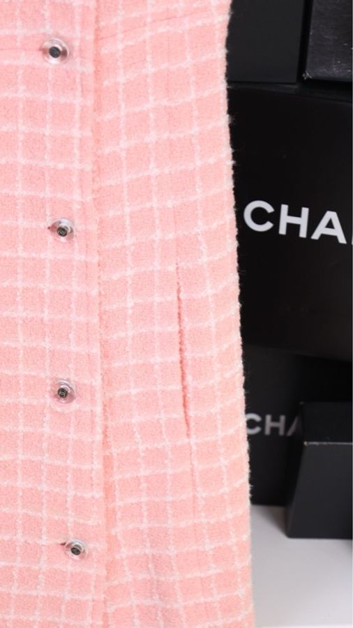 Chanel 97年樱花粉格纹亚克力双排扣无袖连衣裙-17