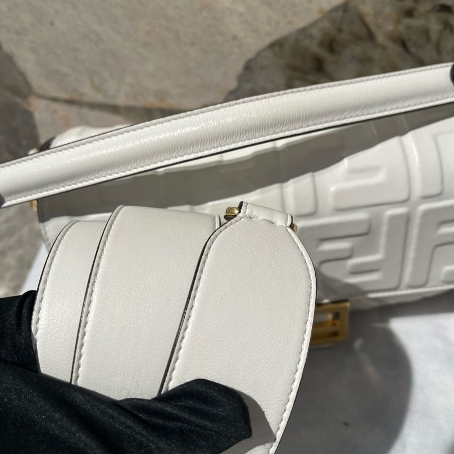 Fendi白色牛皮法棍兩用包-9