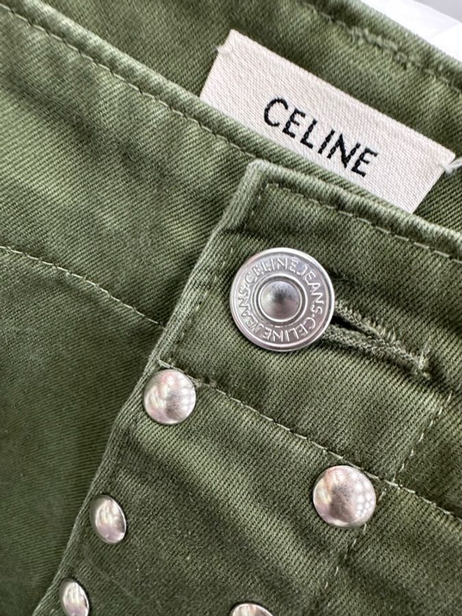 CELINE 瑟琳鉚釘軍綠色工裝短褲 銀色鉚釘➕兩側大口袋 實用又時髦 腰部金屬環設計,搭配腰帶或掛飾都很出彩 酷帥街頭風 50碼-3