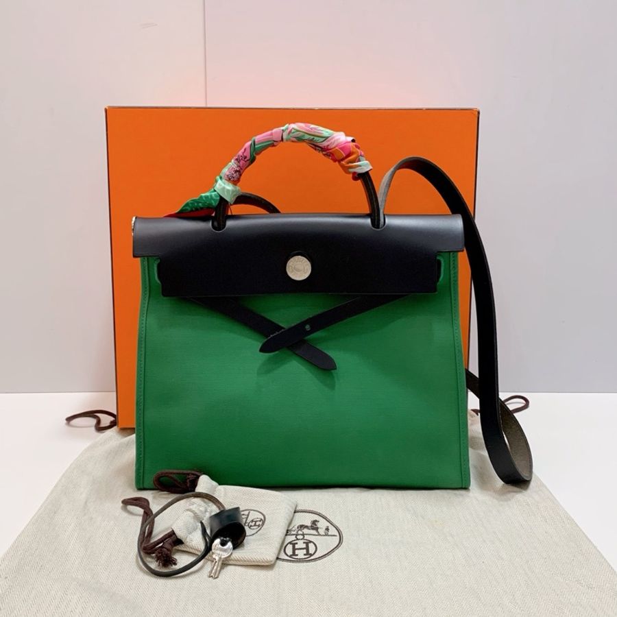 愛馬仕Herbag31 竹子綠帆布拼牛皮 銀扣 C刻 尺寸31x25x10 附件:塵袋鎖鑰匙-0