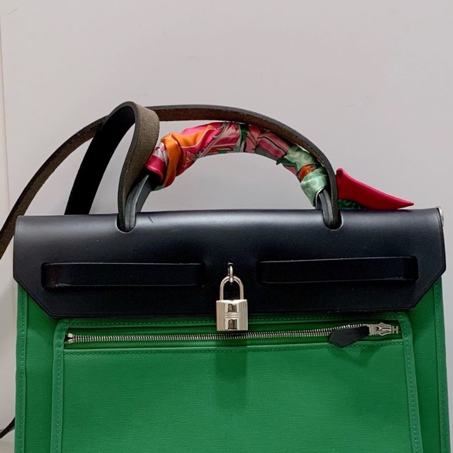 愛馬仕Herbag31 竹子綠帆布拼牛皮 銀扣 C刻 尺寸31x25x10 附件:塵袋鎖鑰匙-8