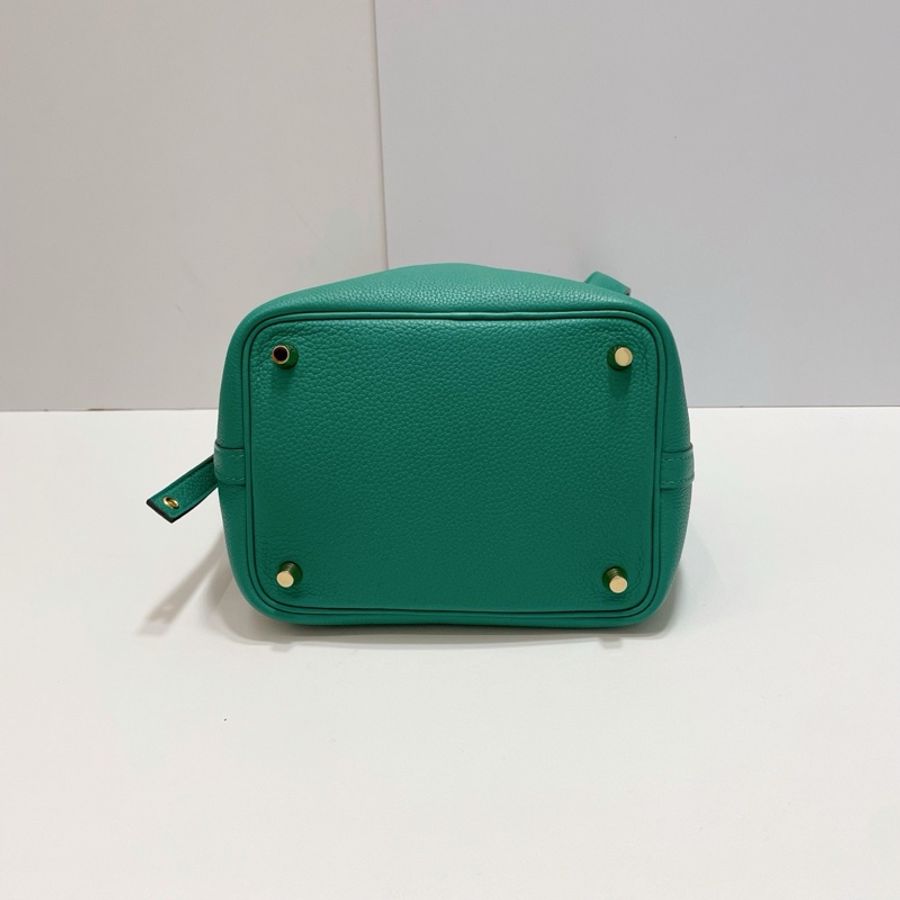 Hermès愛馬仕 18菜籃子 帝王綠金扣U刻 附件:塵袋、鎖具 尺寸:18*13.5*-3