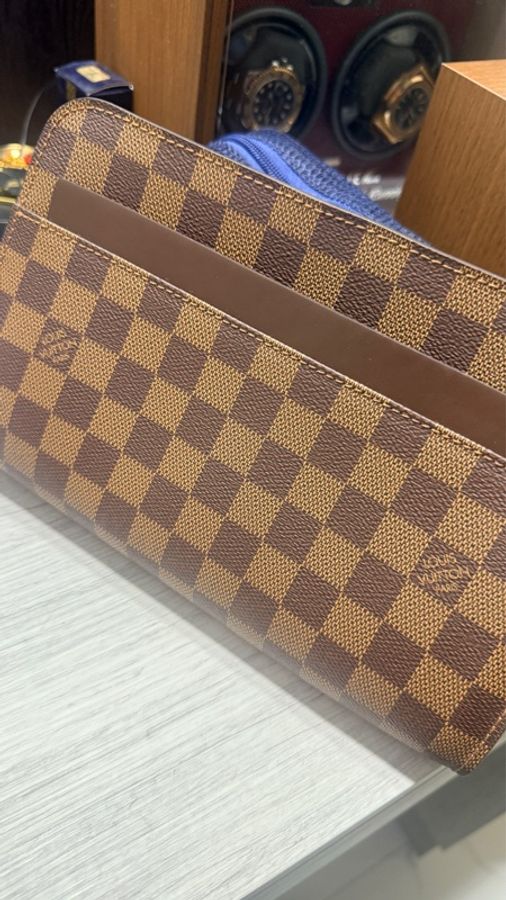 L v全新內裡麂皮棋盤紋手拿包-6
