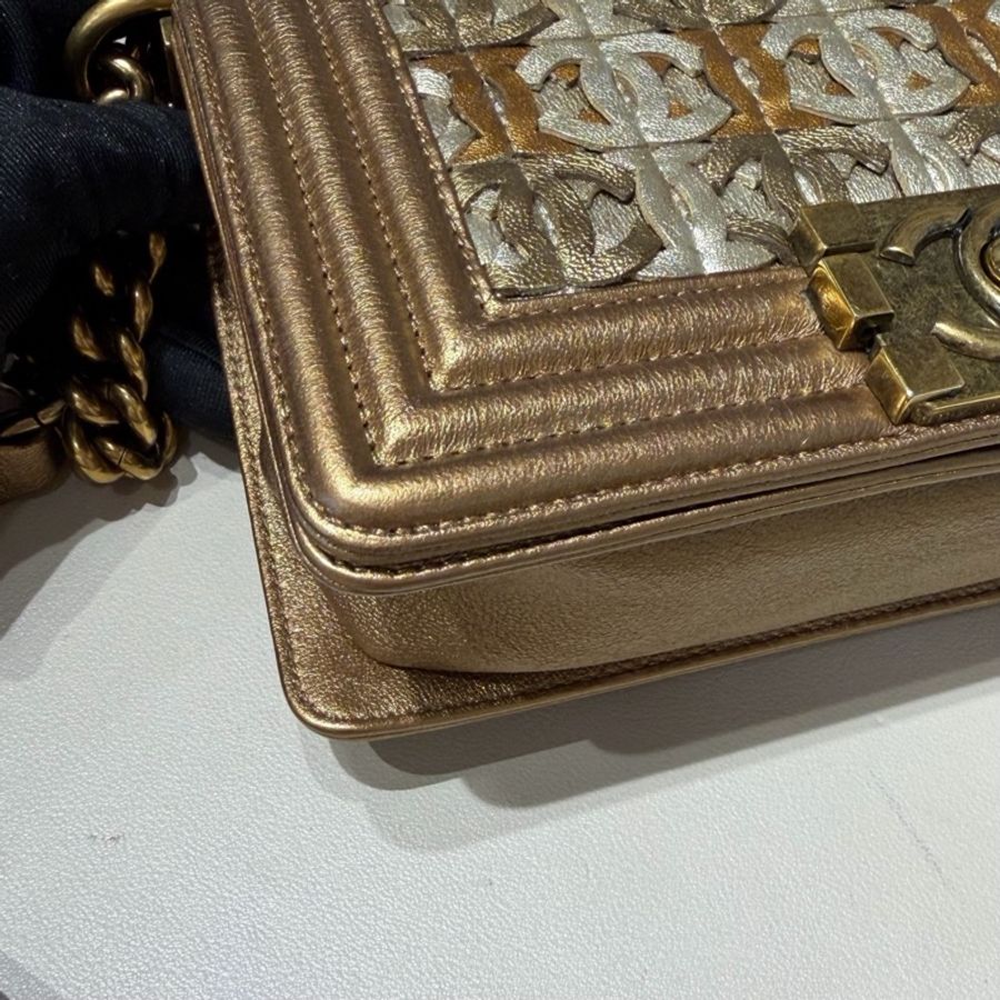 Chanel • 杜拜限定秀款香檳金色金釦Le Boy 20 小號 🈶保卡-5