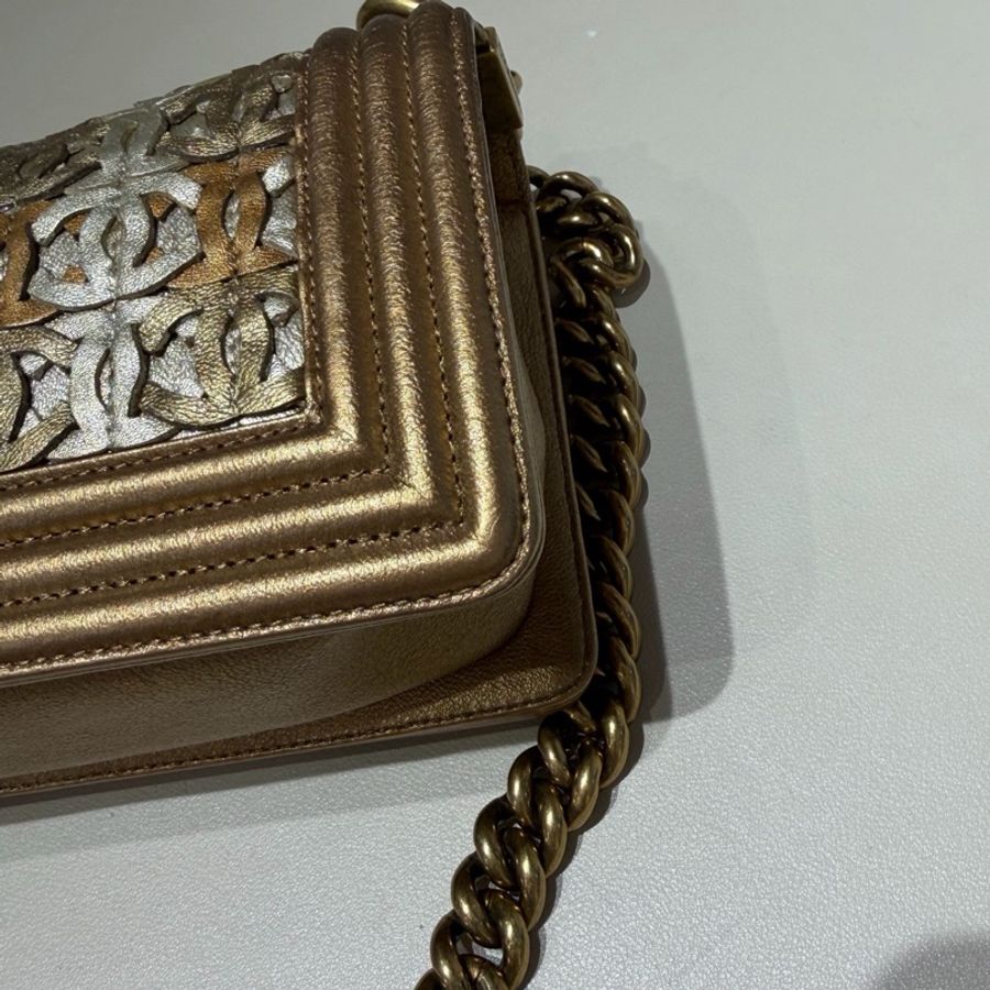 Chanel • 杜拜限定秀款香檳金色金釦Le Boy 20 小號 🈶保卡-8