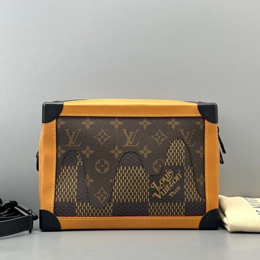 LV nigo聯名soft trunk老花 芯片款25*18*10cm 98新配件塵袋 肩帶-2