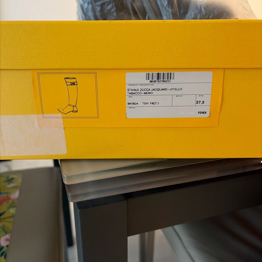 Fendi 牛皮配滿版Logo長筒靴-6
