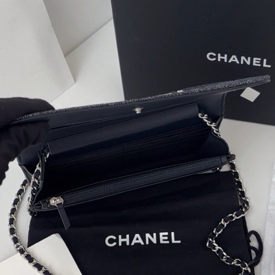 【近新閒置品】Chanel香奈兒 深藍牛仔刺繡字母logo翻蓋Woc鏈條包 發財包 絕版21開帶卡單肩斜背包-6