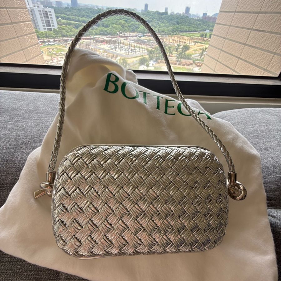 BBOTTEGA VENETAC銀色提把晚宴包-7