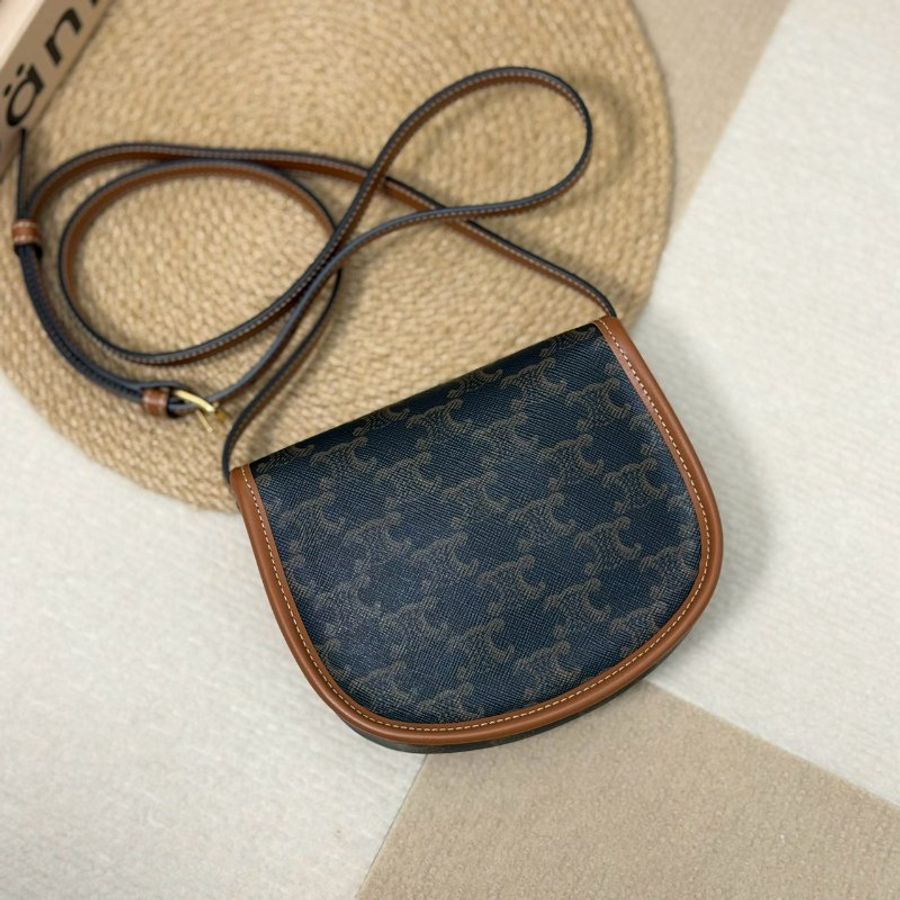 (99新未使用美品🤎)🏷Celine 瑟琳.Triomphe Mini 馬鞍包-1