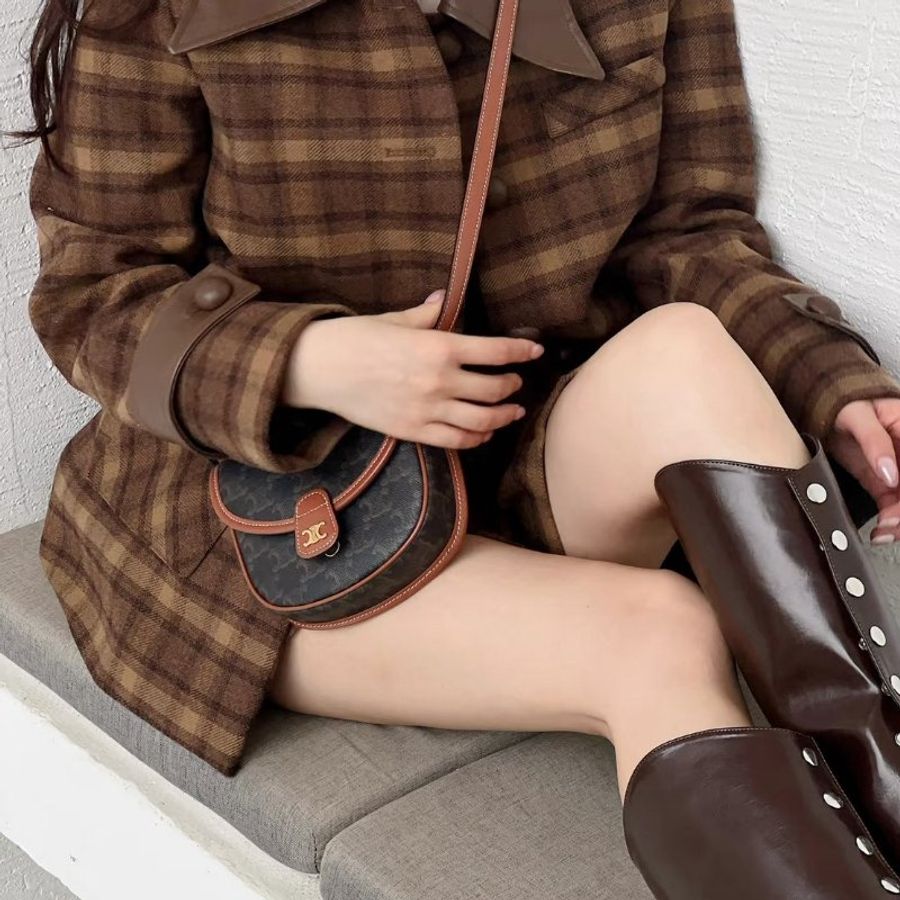 (99新未使用美品🤎)🏷Celine 瑟琳.Triomphe Mini 馬鞍包-20
