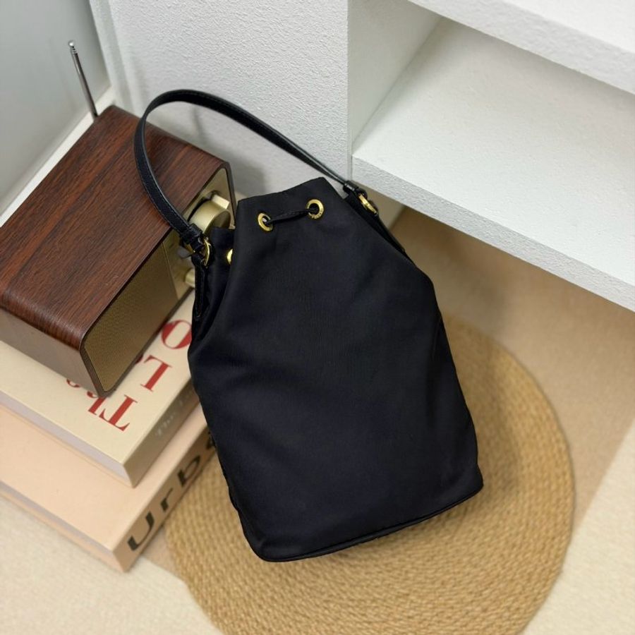 🏷️Prada 普拉達.Duet Re-Nylon 小水桶-1
