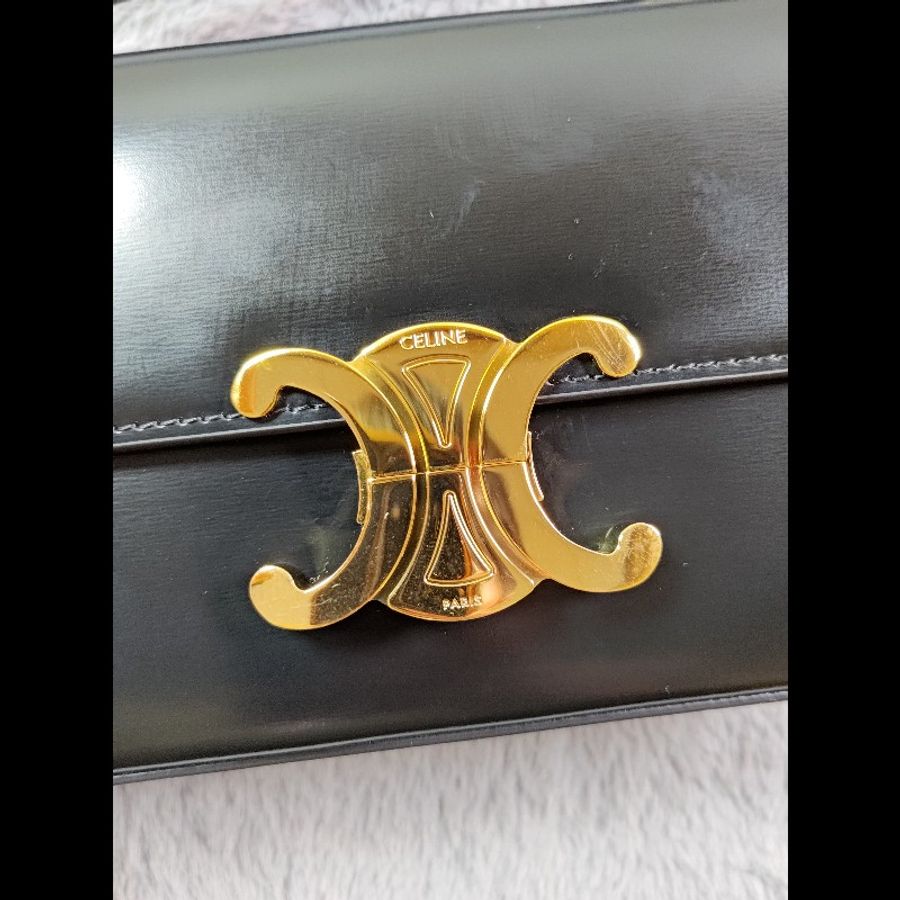CELINE Claude / Triomphe 系列亮面小牛皮金釦肩背包(黑色)-13