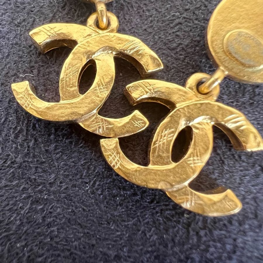 CHANEL 鍍金圓餅雙C水鑽耳環-4
