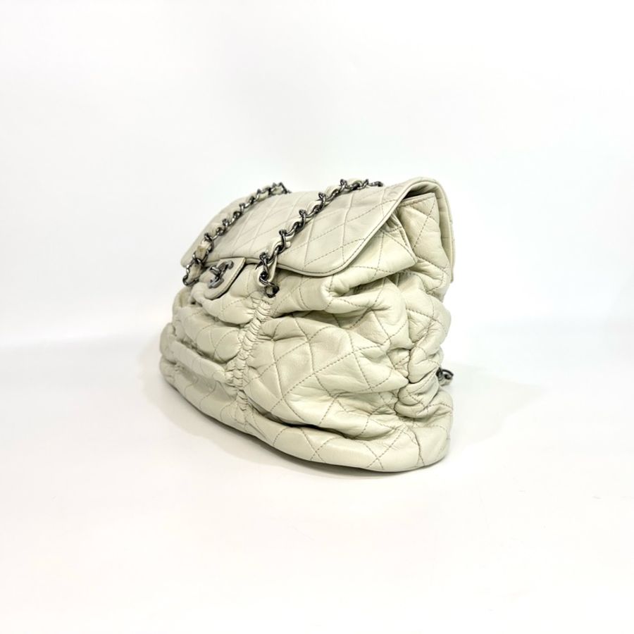 Chanel象牙白銀釦羊皮衍縫皺紋鍊條包A36172-3