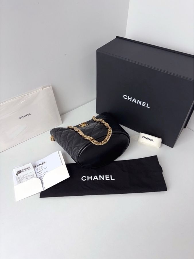 💎Chanel香奈兒｜23c黑金琺瑯徽章鏈條Hobo水桶包｜99新芯片款全配-6