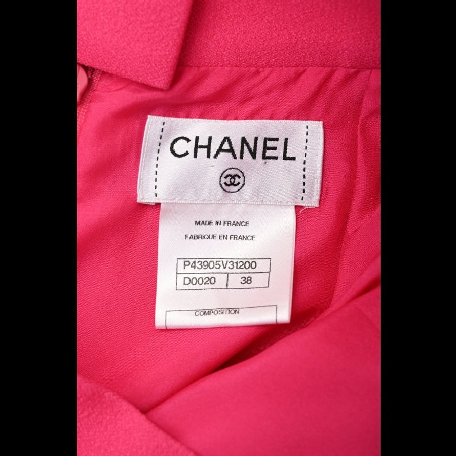 Chanel 12年孟买系列秀款玫粉色真丝琉璃扣马甲上衣半裙套装-17