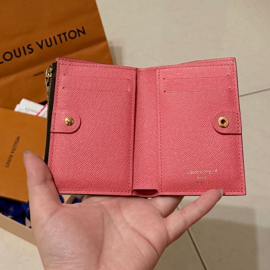 ［全配］Louis Vuitton（LV）Lisa短夾 帆布老花粉色內裏 皮夾-4