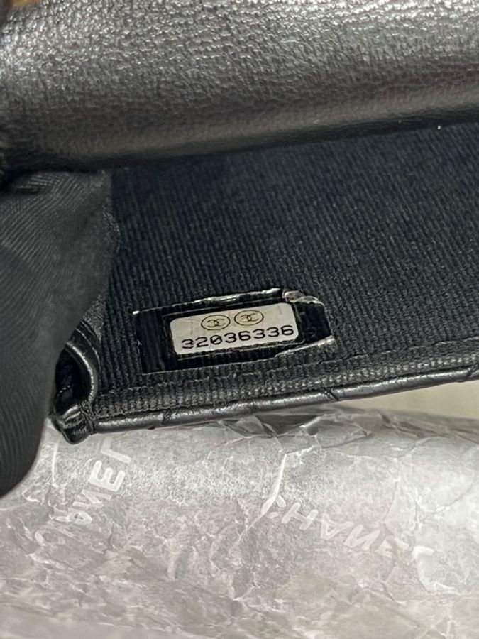 Chanel香奈兒 竪版手機包黑金羊皮 32開-11