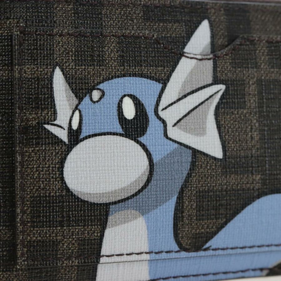 【日本直送】FENDI x FRGMT x POKEMON Zucca Dratini 卡包棕色 8M0489 正品 167474M-17