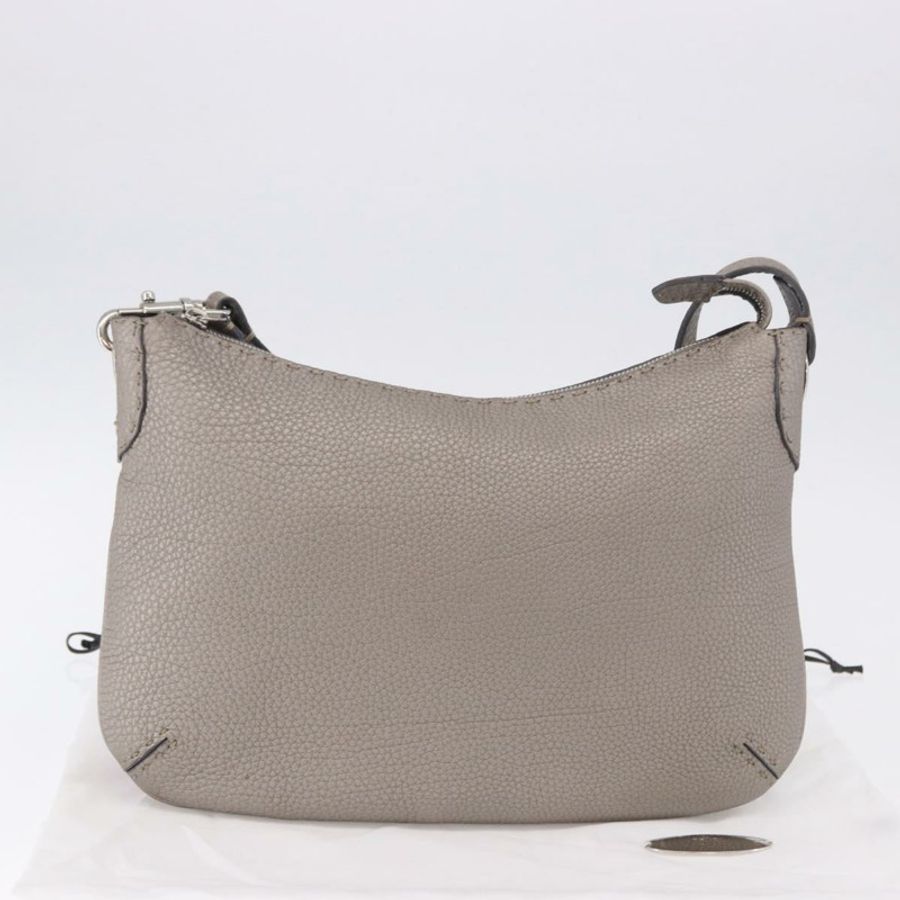 【日本直送】FENDI Celeria 銀色皮革單肩包 正品 195754V-21