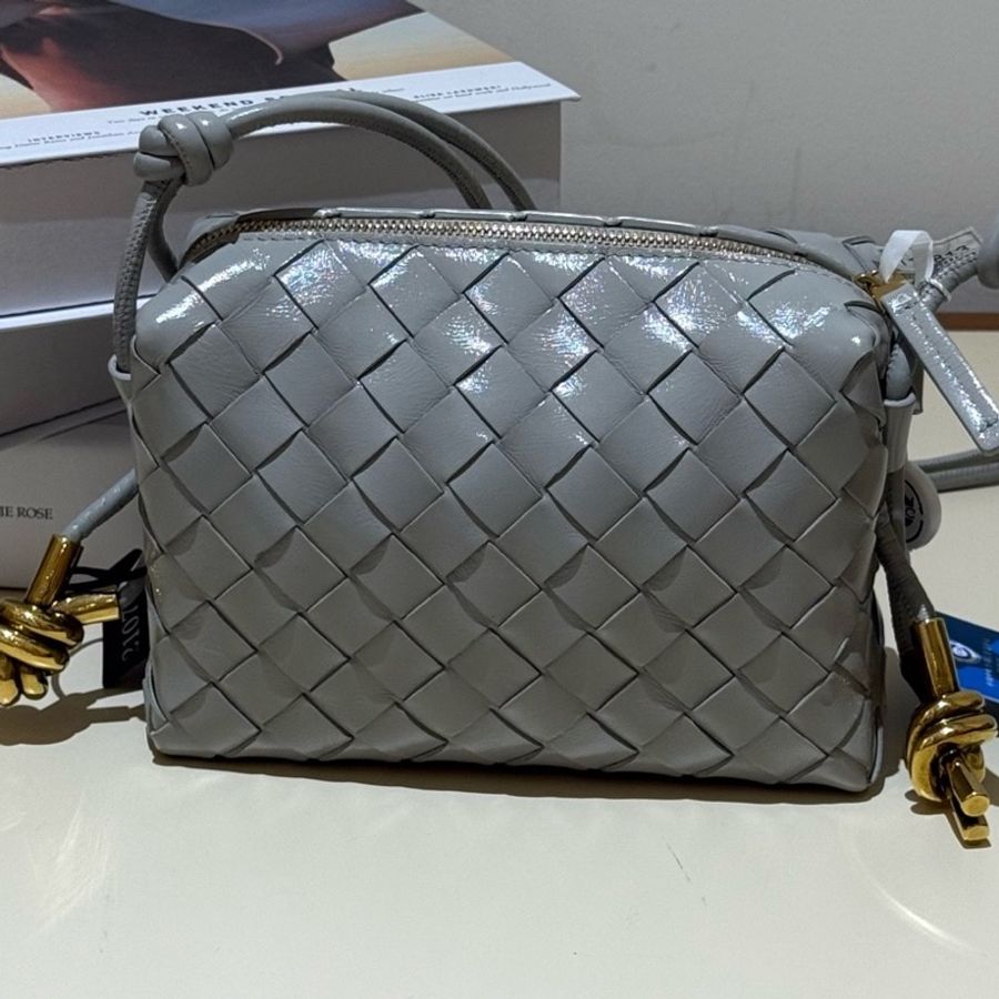 葆蝶家,Bottega Veneta 迷你Loop斜挎包 羊皮革 17x11x6cm-1