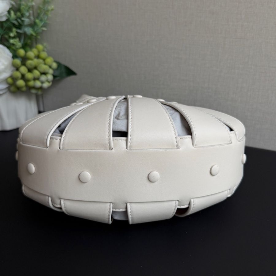 Bottega Veneta/葆蝶家 Shell鏤空抽繩殼貝包 小號白色芯片款-4