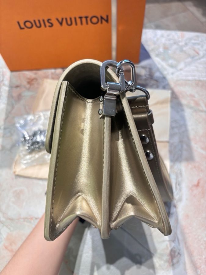 Louis Vuitton 路易威登 可拆卸可調節肩帶磁扣開合 牛皮革 達芙妮斜挎單肩包 女款 淡金色-4