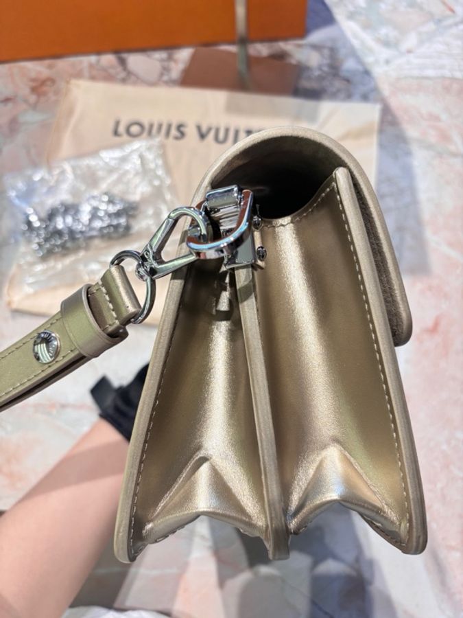 Louis Vuitton 路易威登 可拆卸可調節肩帶磁扣開合 牛皮革 達芙妮斜挎單肩包 女款 淡金色-5