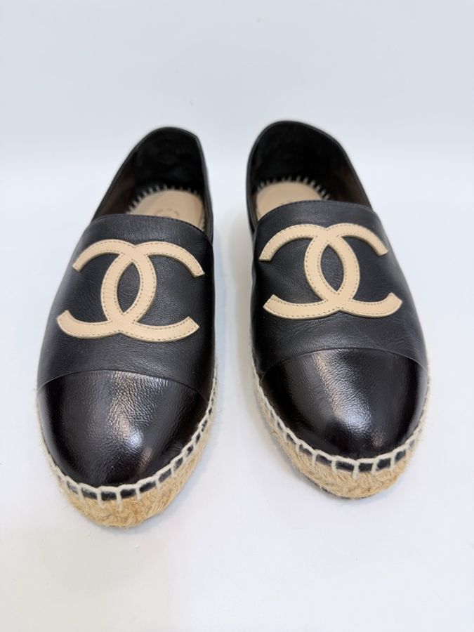 Chanel 黑羊皮雙C漁夫平底鞋38號-0