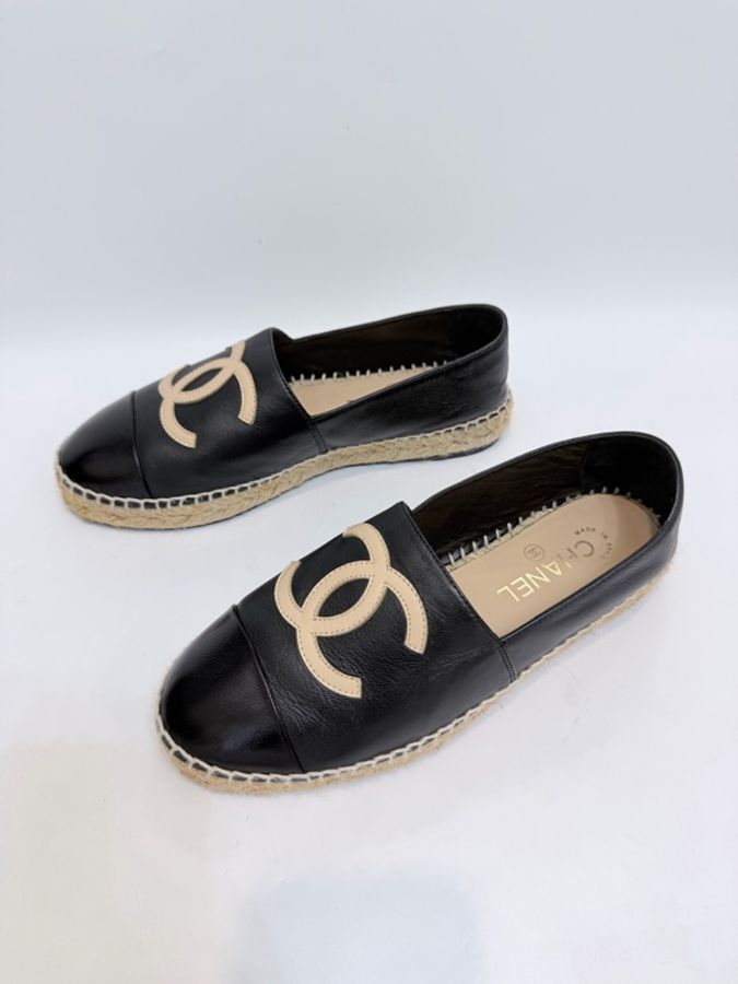 Chanel 黑羊皮雙C漁夫平底鞋38號-3