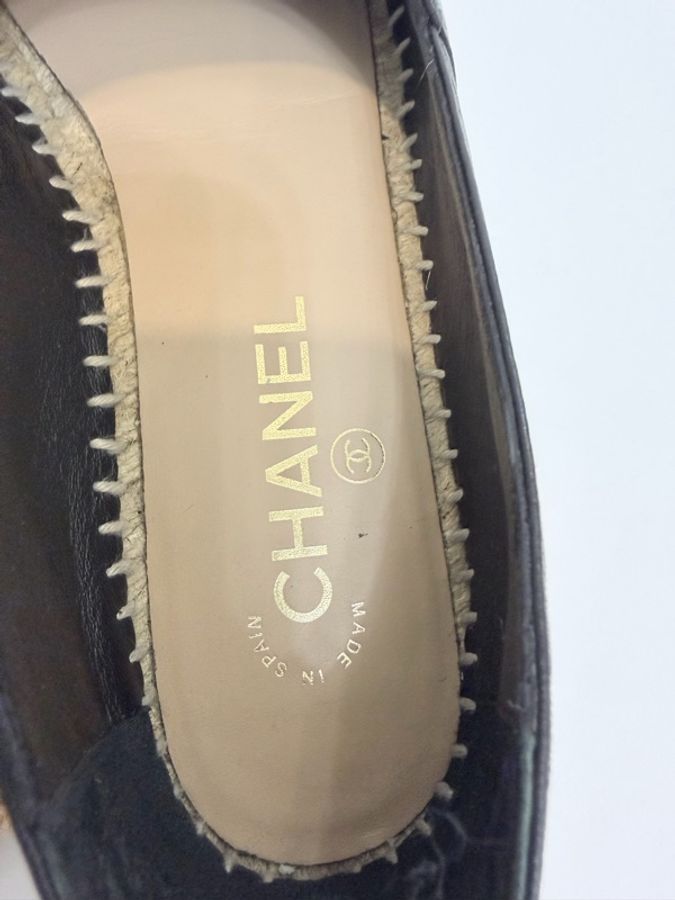 Chanel 黑羊皮雙C漁夫平底鞋38號-11