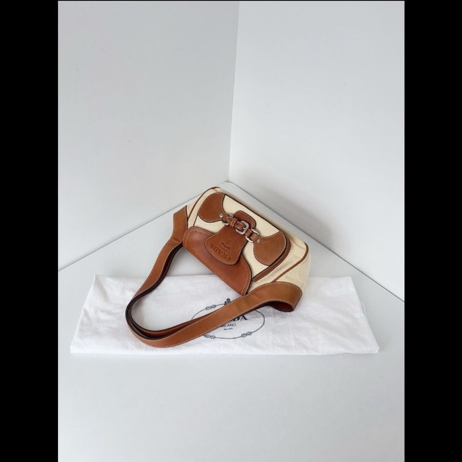 Prada 焦糖棕色 馬銜扣 大logo 插鞘帆布拼皮腋下/單肩包 98新✨️-5