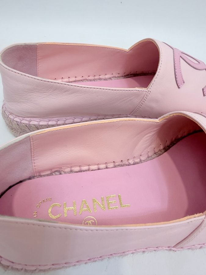 Chanel 粉紅羊皮雙C漁夫平底鞋38號-11