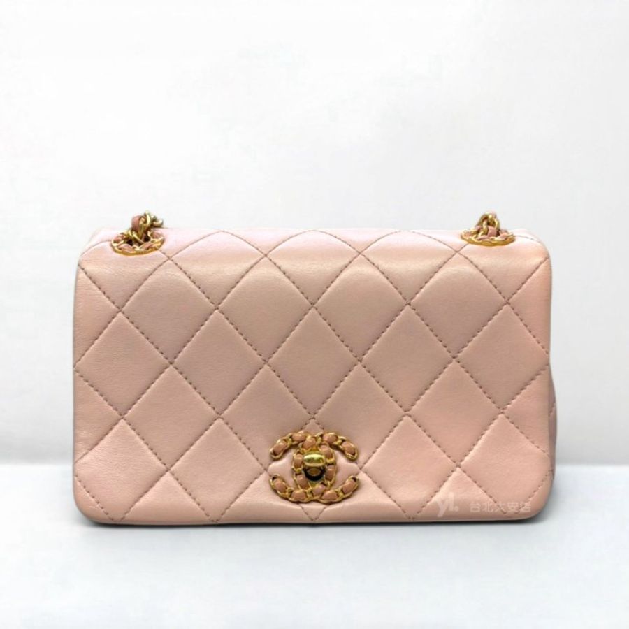 A13460-CHANEL 19系列 櫻花粉色羊皮金釦20cm口蓋包 AS4780-0