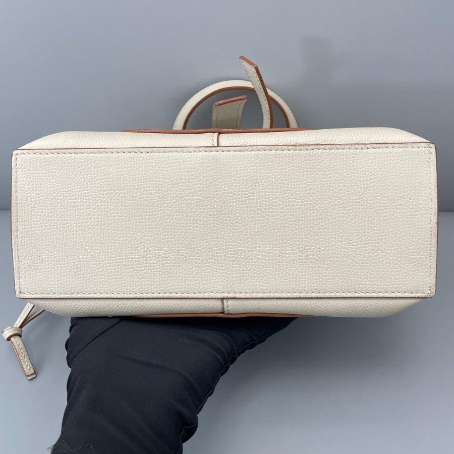 LOEWEgate手提包白色荔枝紋肩背包-3