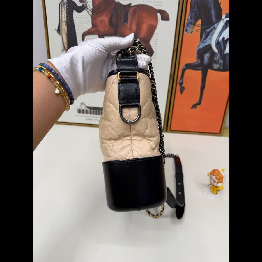 Chanel 流浪 中號 米色拼黑色-1